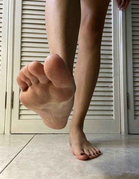 Itsnatysfeet modèle sexy archive