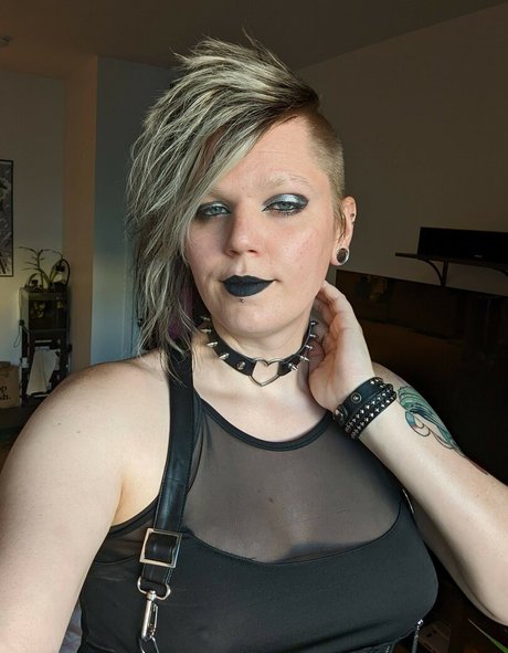 Demongirlcock haut modèle collection