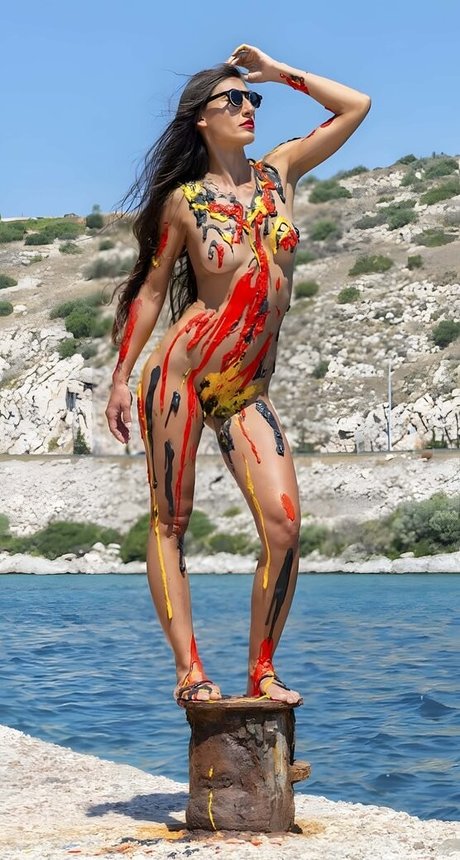 Domniki Papadopoulou modèle de haute qualité images