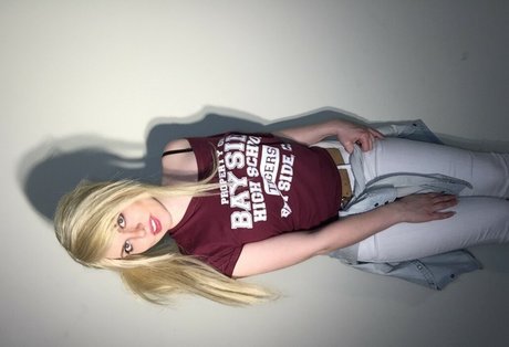 Abi Aikou star érotique photo