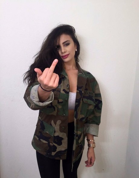 Jordan Taverner actrice nue images