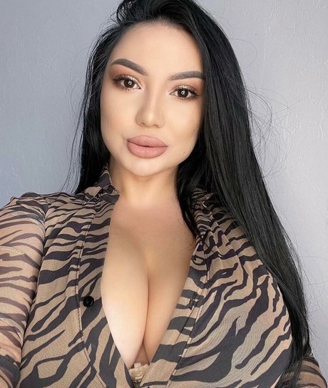 Asa Lochka star du porno parfaite image