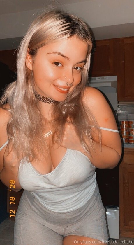 freebaddieebabe actrice chaude img