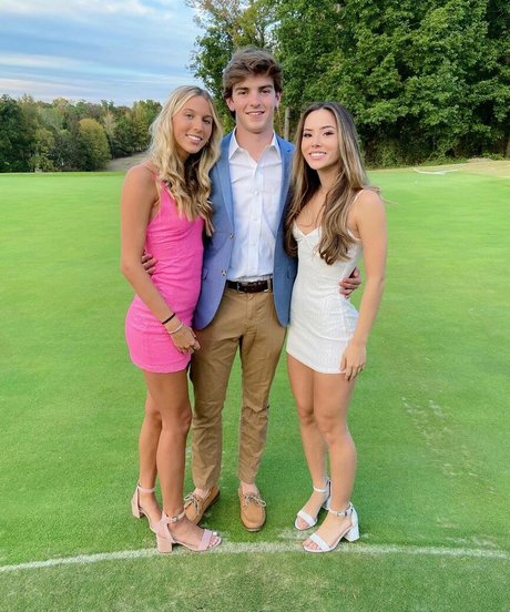 Julia Katelyn Ernst modèle chaud galeries