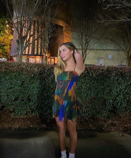 Julia Katelyn Ernst actrice de grande qualité images