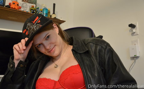 therealallicat étoile chaude archive