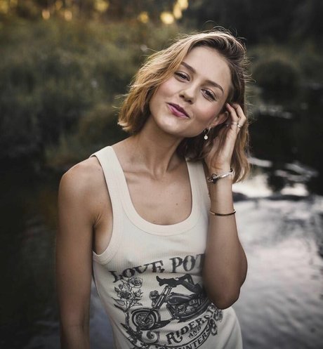 Isabelle Cornish modèles nus img