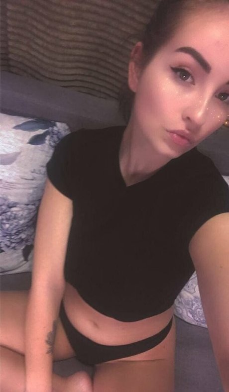 anyabrunette star érotique img