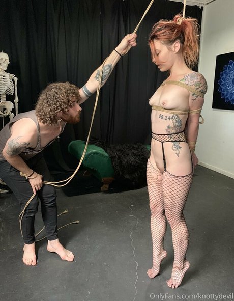 knottydevil étoile xxx photos