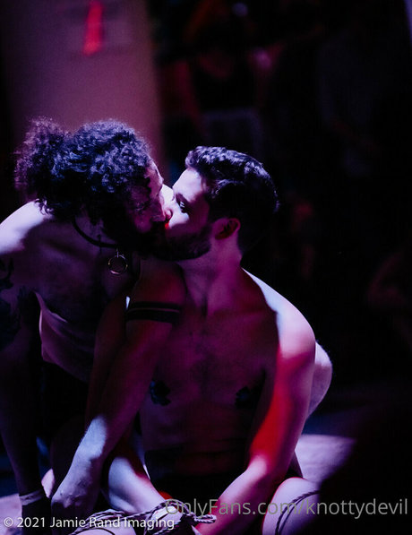 knottydevil modèle exclusif img