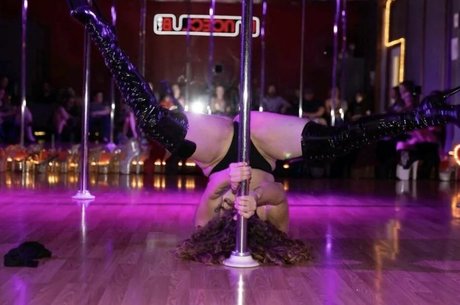 Hallee Hirsh modèle érotique img