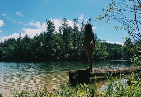 Hallee Hirsh nus étoiles collection