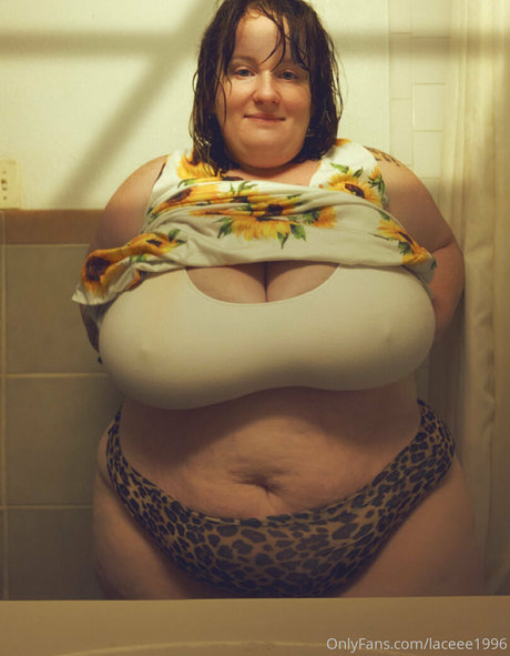 brune petite onlyfans chaud en haute qualité images