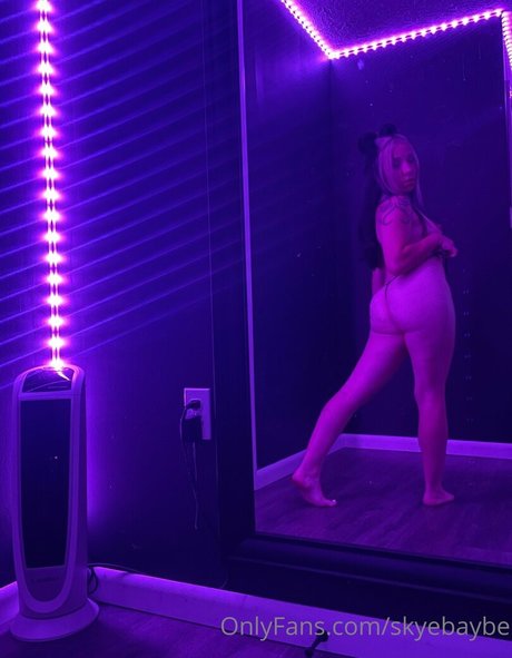 skyebaybe actrice de nus galerie