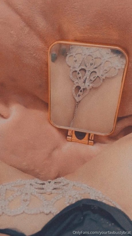 yourfavbustybrat modèle de sexe image