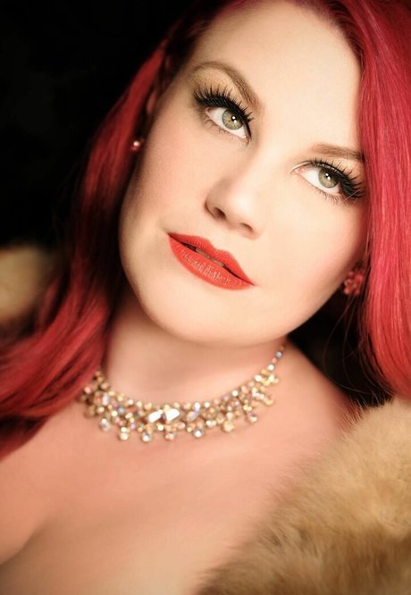 milf aux cheveux noirs onlyfans meilleur pornographique img