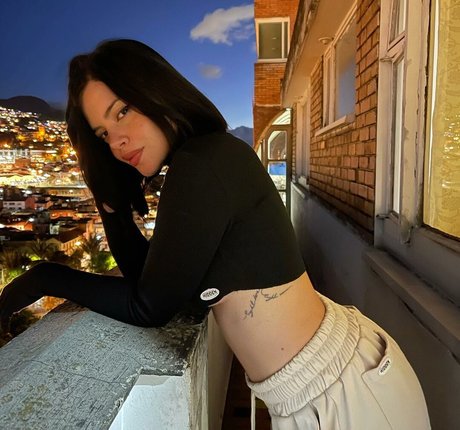 Paula Buenavida étoile chaude galeries