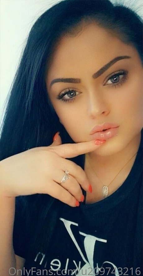 ella malyna27 modèle exclusif galerie