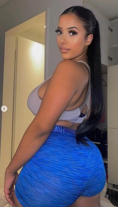 viyalyn actrice nue des photos