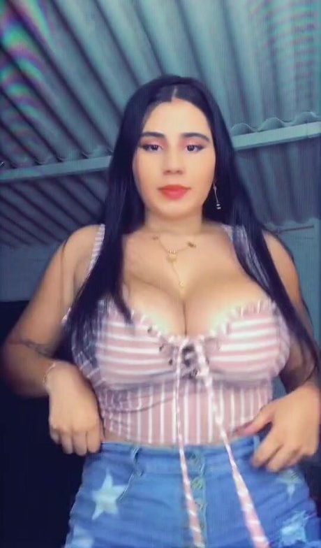 Wendy Yineth star du porno en haute qualité image