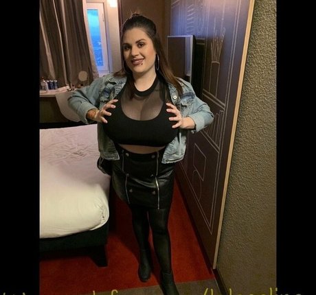 lolaceline haut modèle image