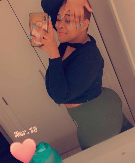 ChellMzDonald star du porno en haute qualité galerie