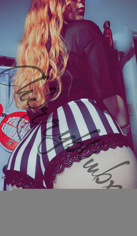 ch3rryb0mbxx modèle pornographique img