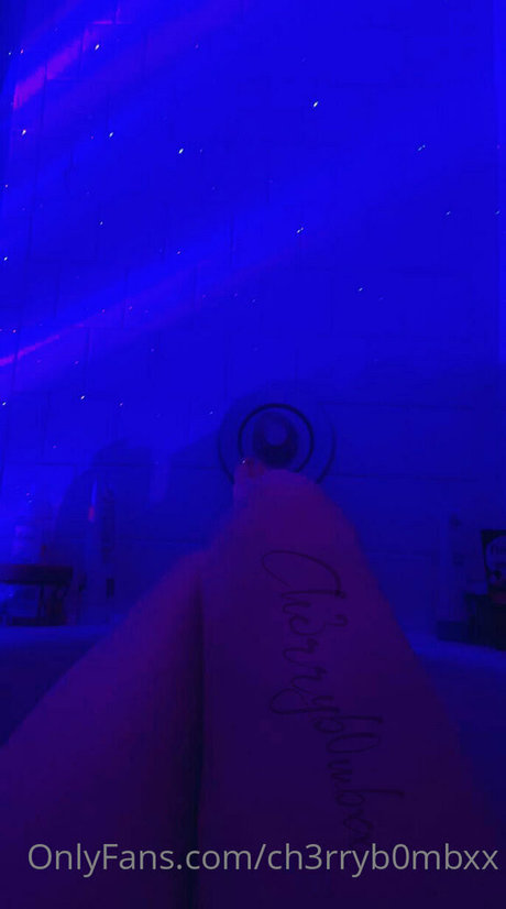 ch3rryb0mbxx modèle image