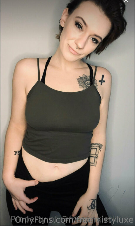 freemistyluxe modèle sympa photos