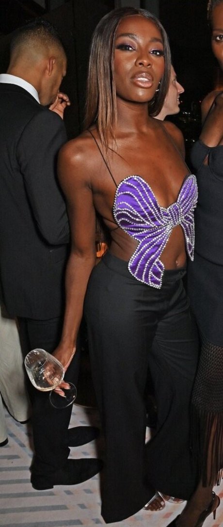 AJ Odudu actrice pornographique galerie