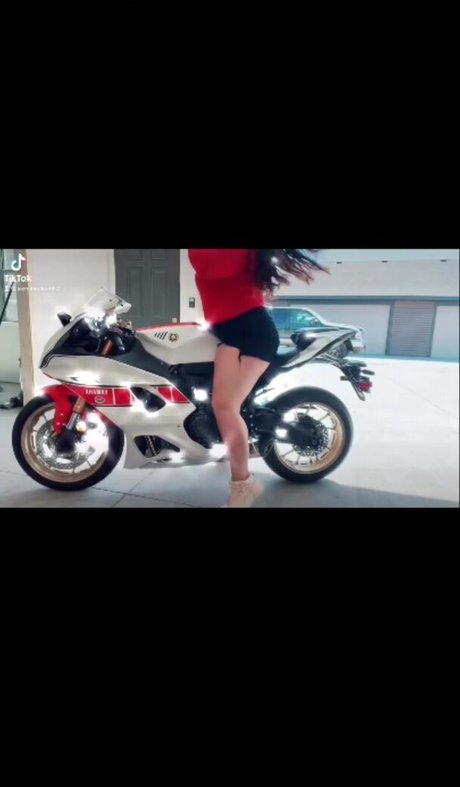 Jazminealeahh star du porno en haute qualité image