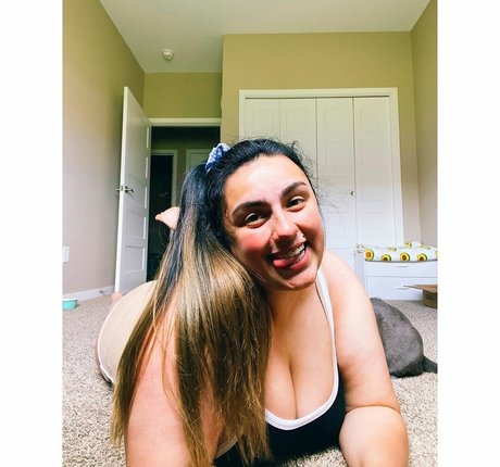 Jazminealeahh haut modèle images