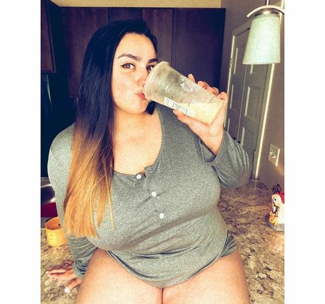 Jazminealeahh art modèle photo