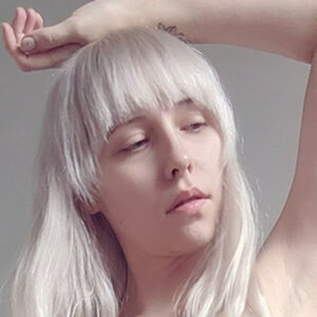 Lady Zero nus étoiles des photos