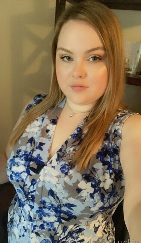 laylaluckie24 modèle exclusif galerie