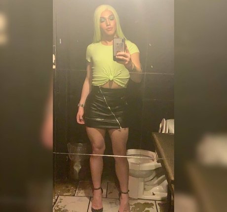 arielllll modèle gratuit des photos