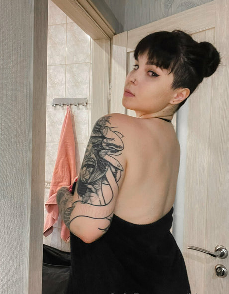 kira aa haut étoile galerie