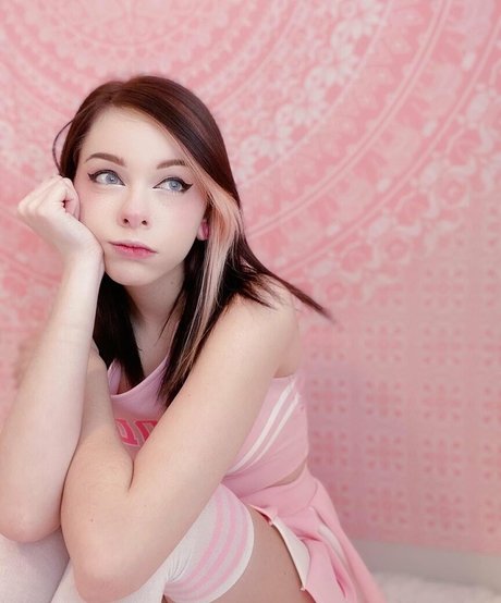 molliepeachbby star du porno gratuite image