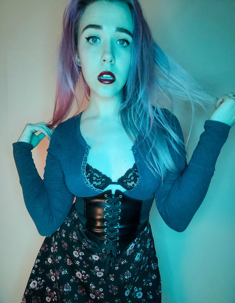 enicat étoile nue photo