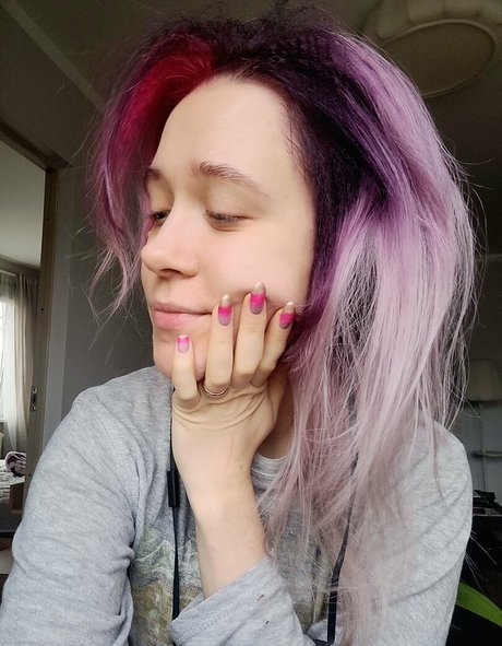 enicat nus de stars du porno photo