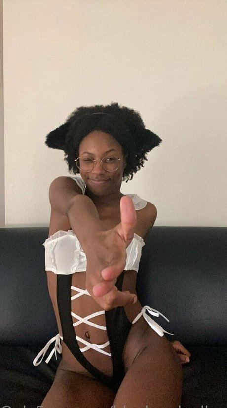 blackandyellownsfw sexe star img