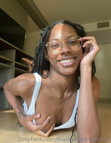 blackandyellownsfw modèle de sexe galeries