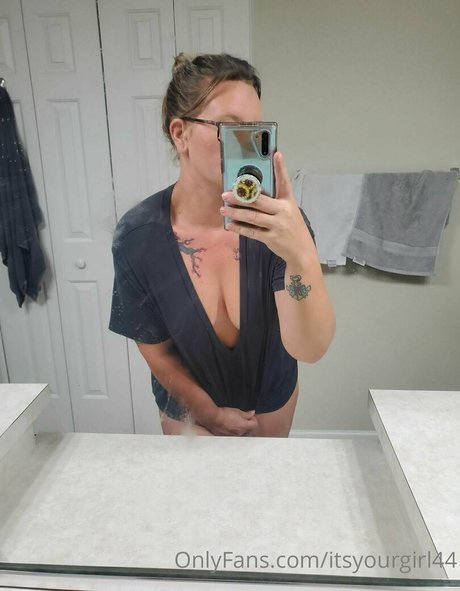 itsyourgirl44 actrice adulte photo