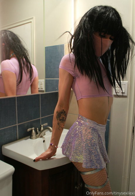 tinysexilexi666 modèles nus archive