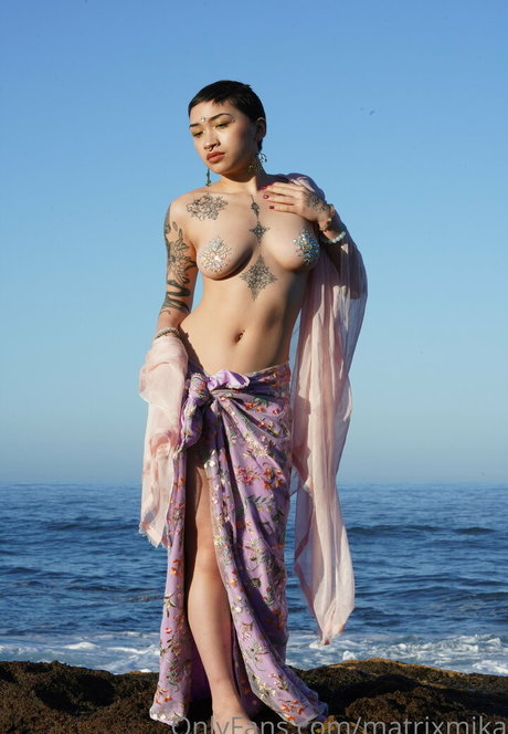 Matrixmika actrice pornographique img