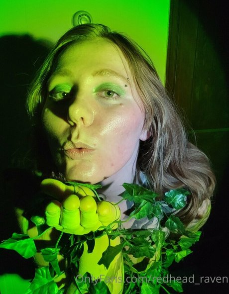 Redhead raven jolie actrice img