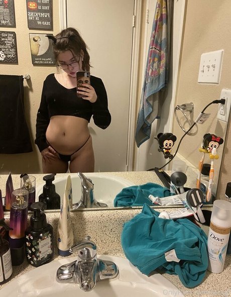 petits seins potelés onlyfans pornographique érotique des photos