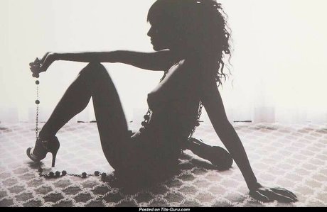 Sofia Boutella nus étoiles collection