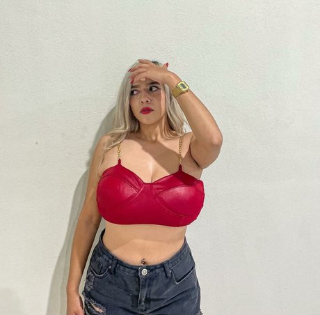 Rosy Rous star du porno adulte des photos