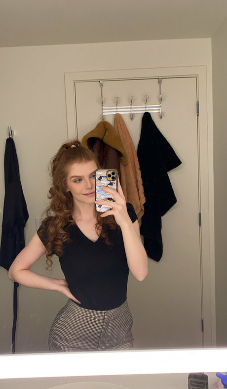 sexyredinbed modèle chaud photo